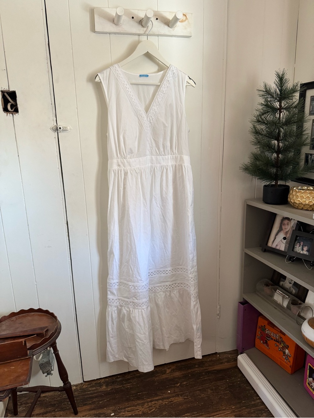 J McLaughlin Classic White Sleeveless V-Neck Maxi Dress no size 8/10 ?
